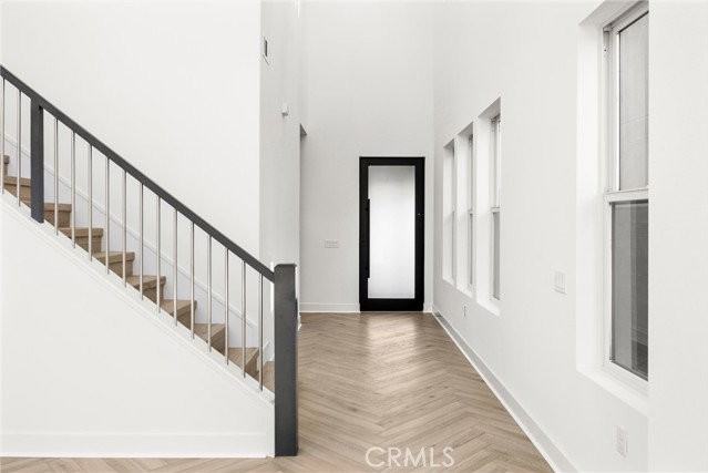 164 Apron - Photo 7 of 8