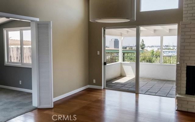 475 Cliff Dr - Photo 4 of 8