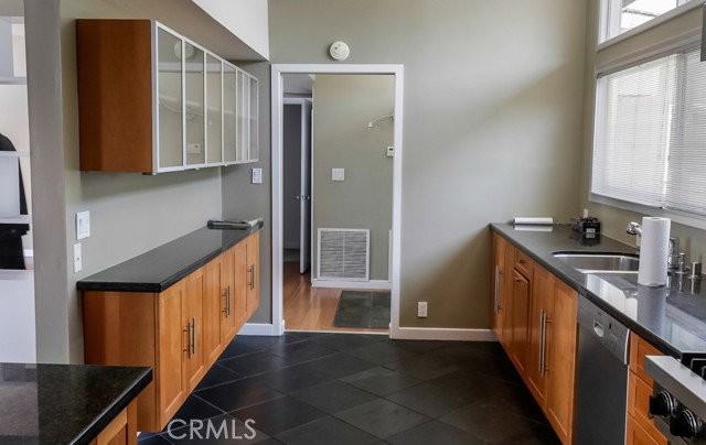 475 Cliff Dr - Photo 6 of 8