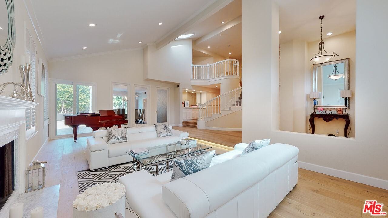 4950 Densmore Ave - Photo 6 of 8