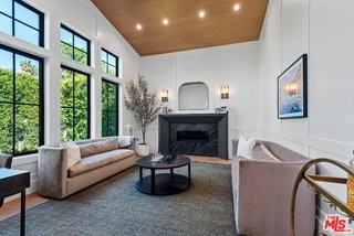 16712 Addison St - Photo 2 of 8