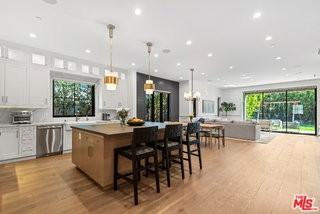 16712 Addison St - Photo 3 of 8