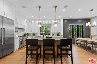 16712 Addison St - Photo 4 of 8