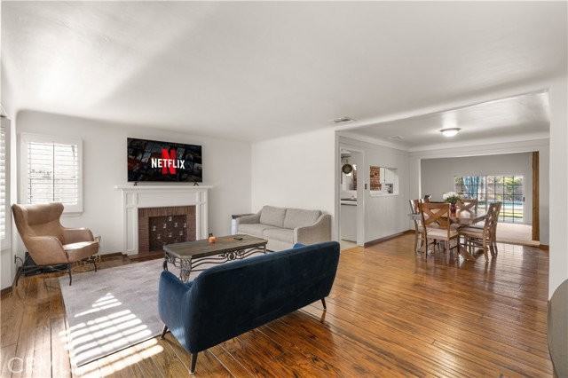 351 S Parish Pl - Photo 2 of 8