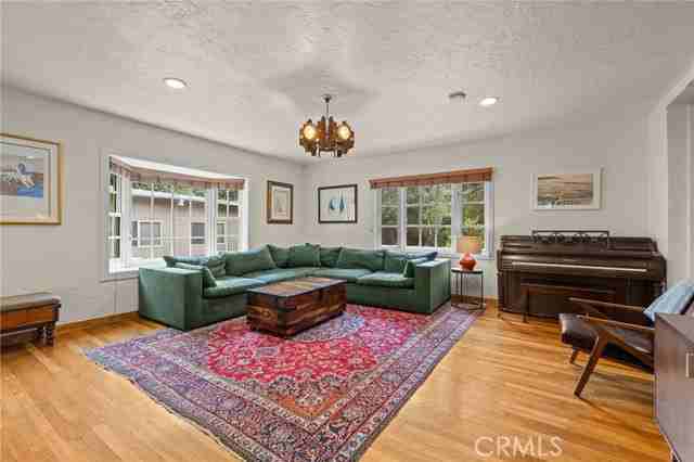 721 Country Club Dr - Photo 5 of 8