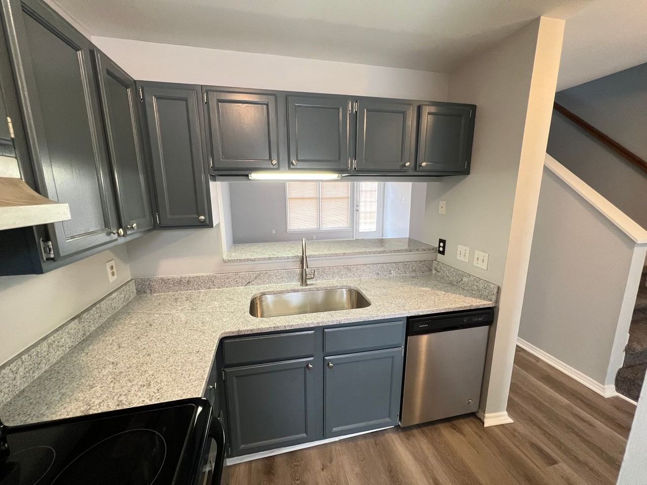 15 Astor Ct - Photo 7 of 17