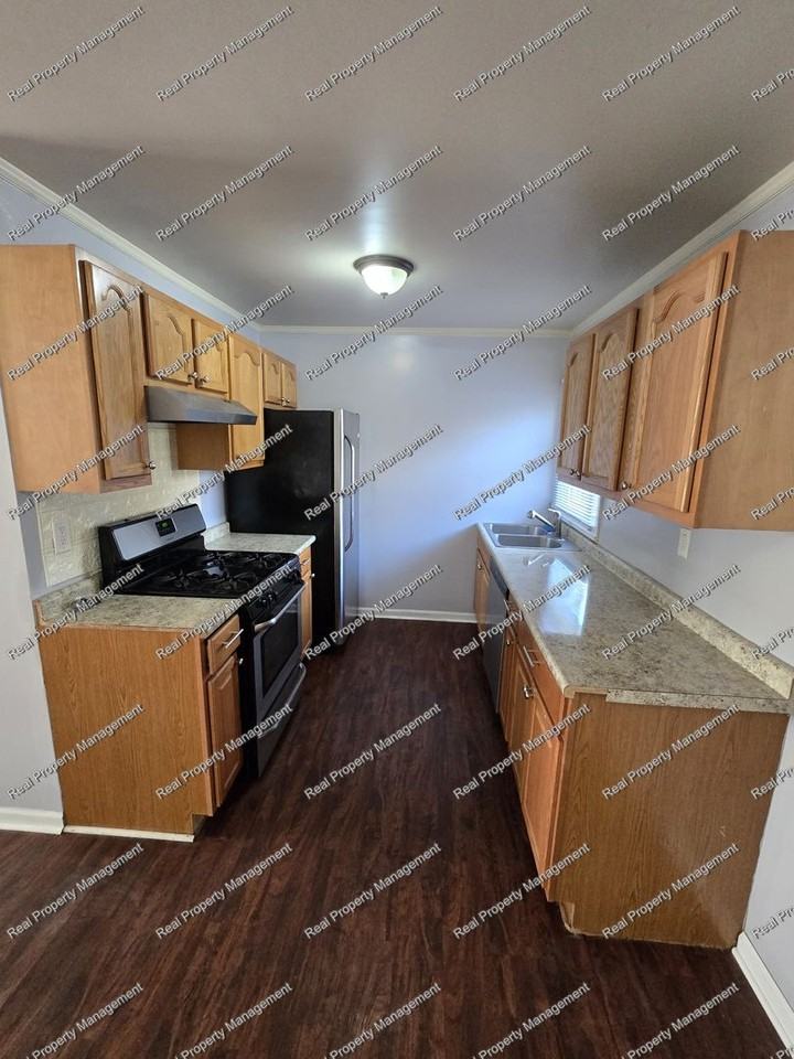 3820 Colbourne St - Photo 3 of 11