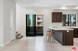 530 N Hayworth Ave #3-4 - Photo 3 of 8