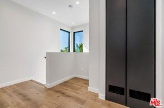 530 N Hayworth Ave #3-4 - Photo 5 of 8