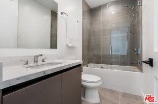 530 N Hayworth Ave #3-4 - Photo 7 of 8