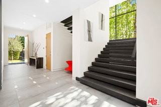 853 N Kilkea Dr - Photo 2 of 8