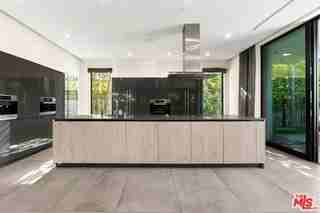 853 N Kilkea Dr - Photo 4 of 8