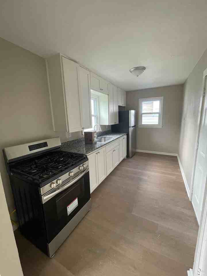 527 G St Ne - Photo 3 of 6