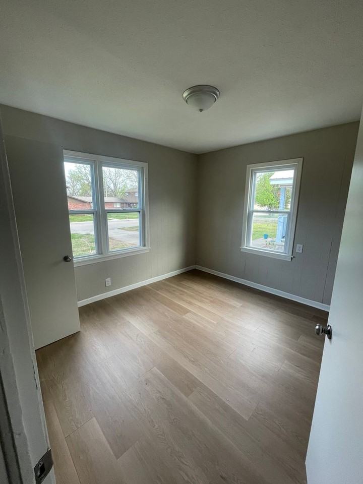 527 G St Ne - Photo 5 of 6