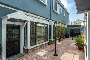 featured image of 36 Navy St #8
