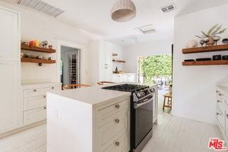 1163 Nelrose Ave - Photo 7 of 8