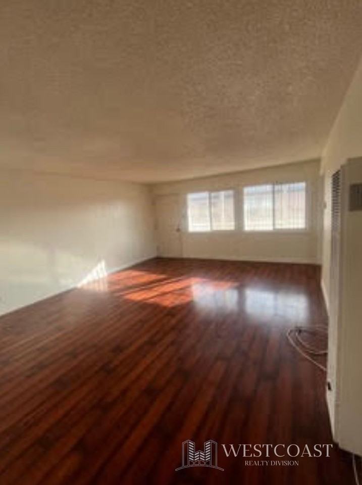 1041 W. Reeve St. - Photo 4 of 22