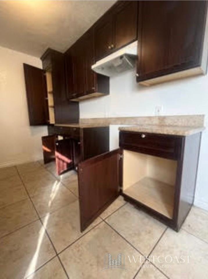 1041 W. Reeve St. - Photo 6 of 22