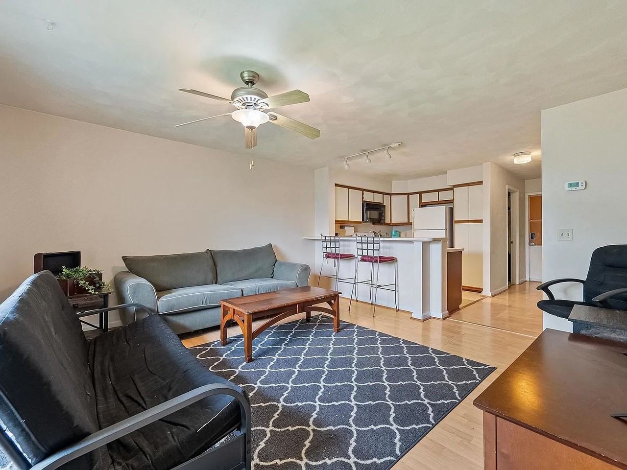 1470 Seneca Dr - Photo 4 of 15