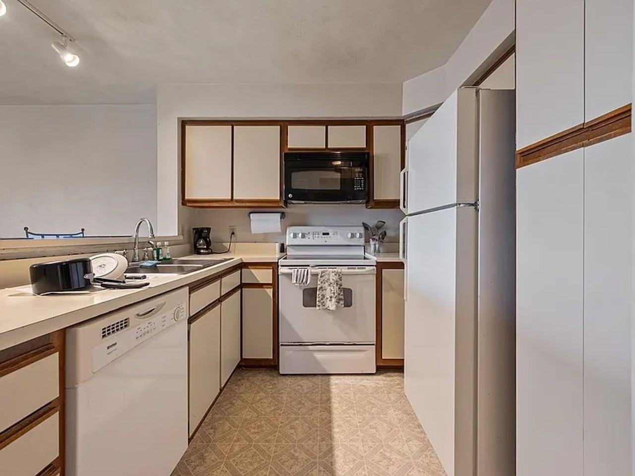 1470 Seneca Dr - Photo 6 of 15