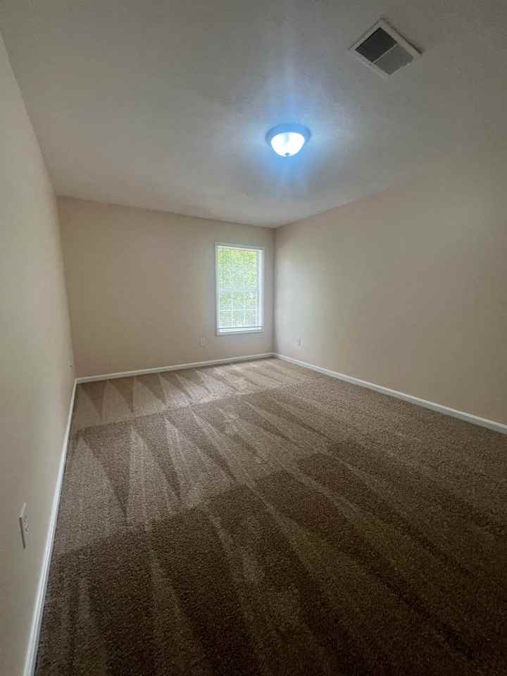 122 Spencer Ct - Photo 4 of 10