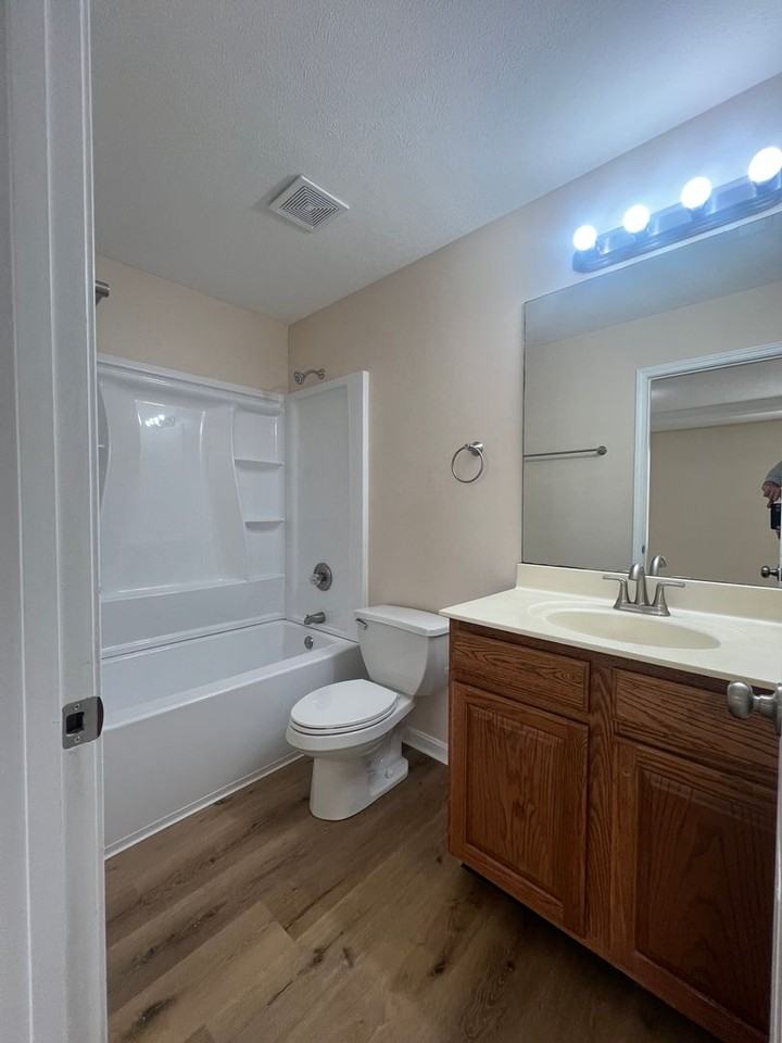 122 Spencer Ct - Photo 7 of 10