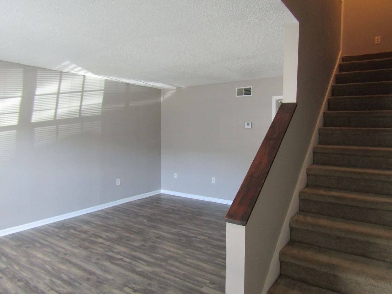 1100 Pineland Ave - Photo 3 of 15