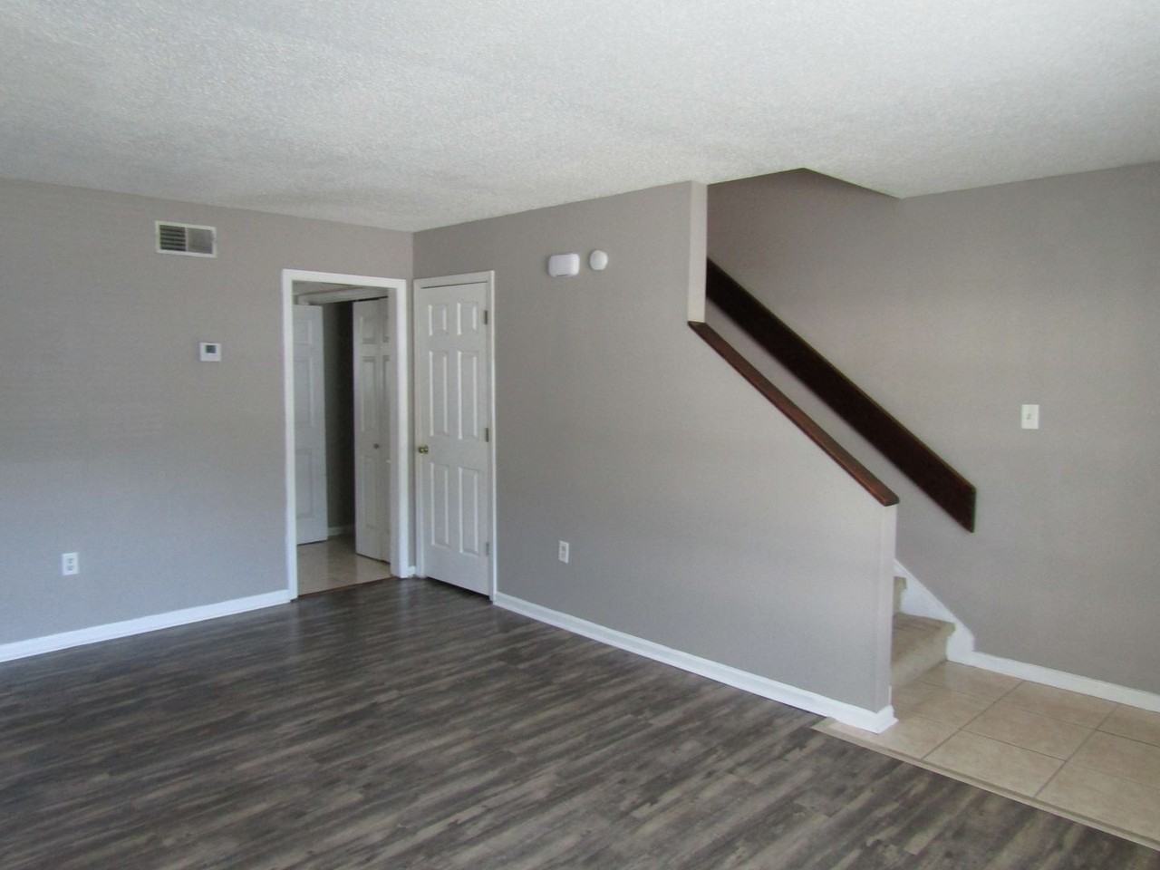 1100 Pineland Ave - Photo 4 of 15