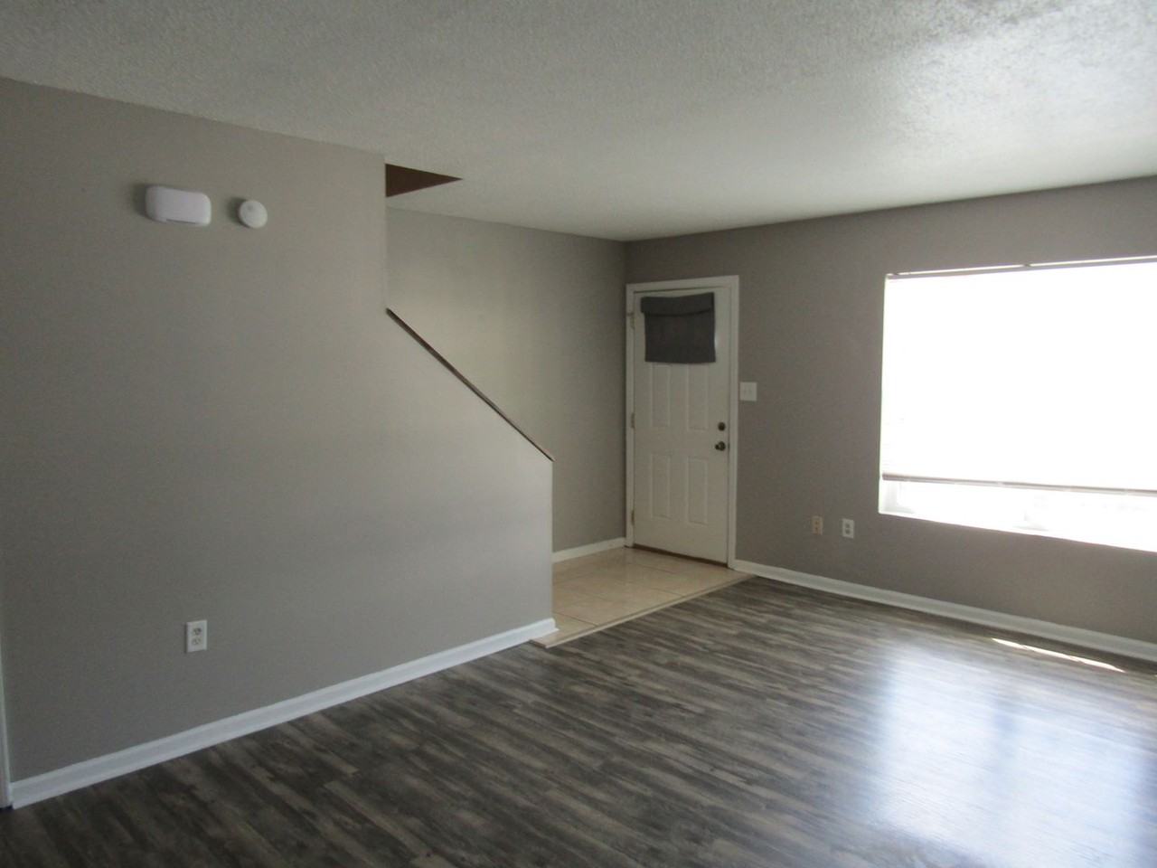 1100 Pineland Ave - Photo 5 of 15