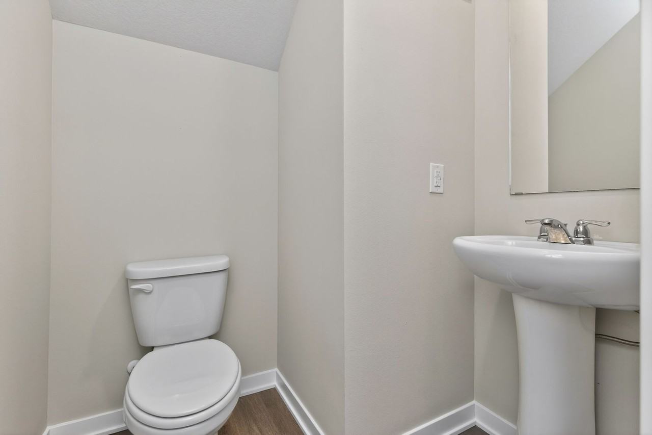14256 Bentwood Dr - Photo 3 of 32