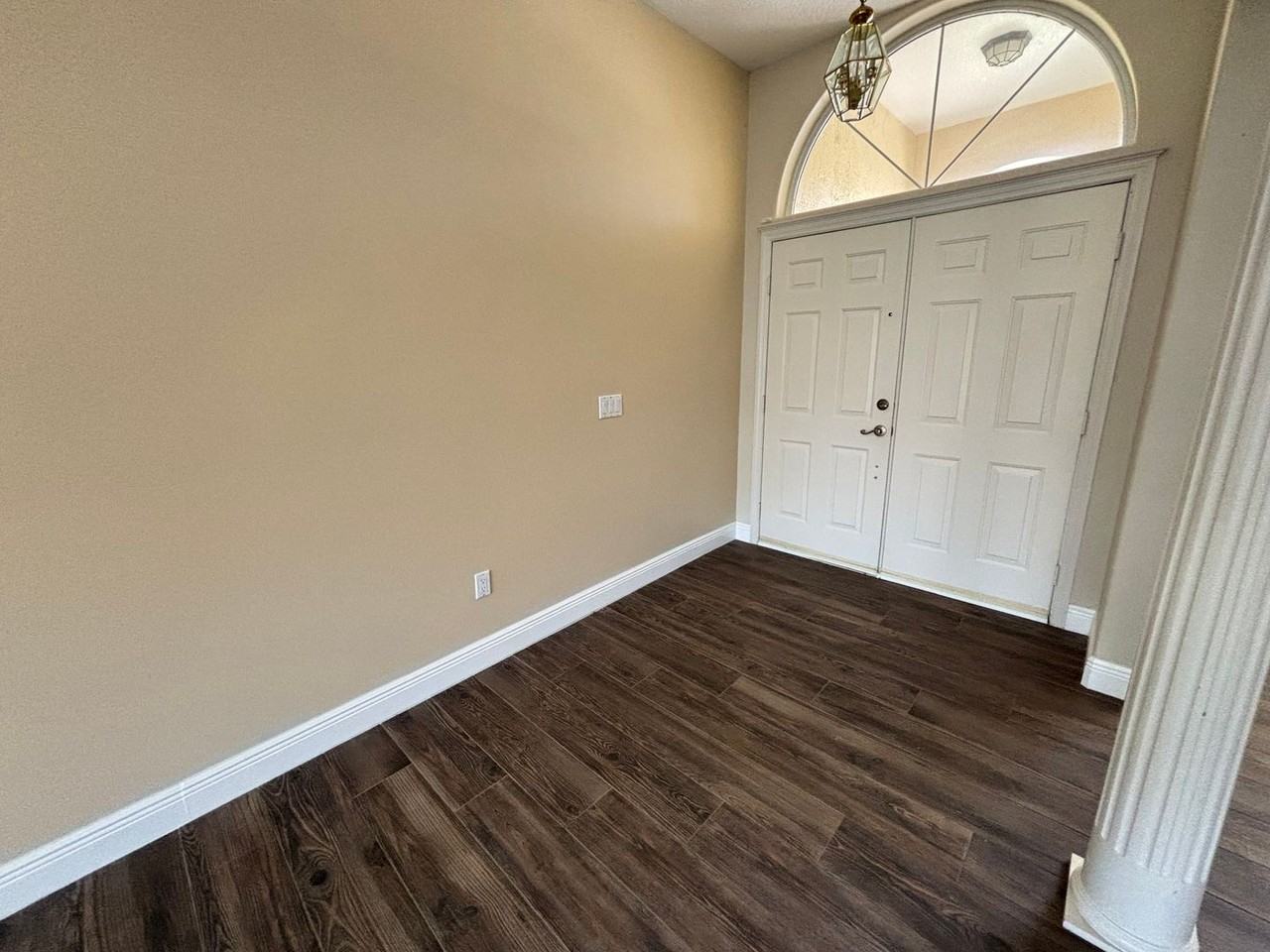 20 Clarendon Ct N - Photo 5 of 34