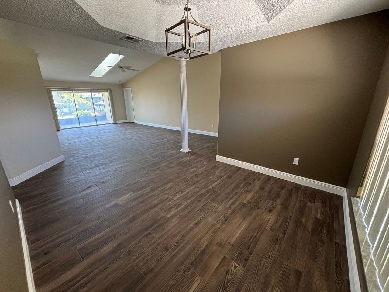 20 Clarendon Ct N - Photo 7 of 34