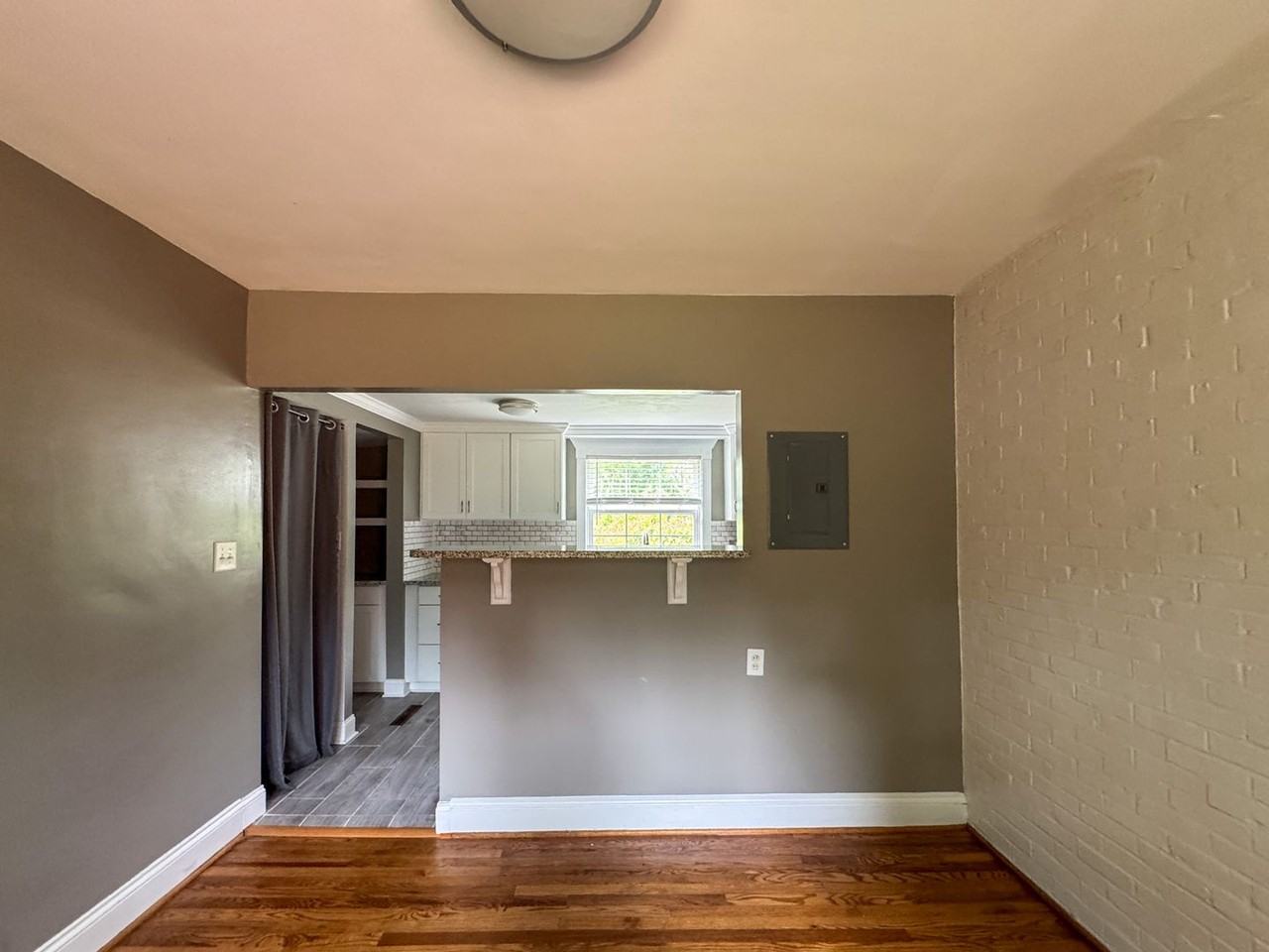 318 Fairwood Ct - Photo 7 of 25