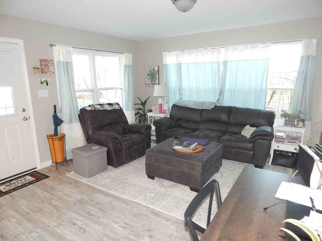 180 Economy St - Photo 3 of 16