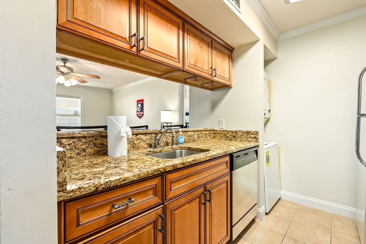 121 Wright St #E1 - Photo 6 of 15