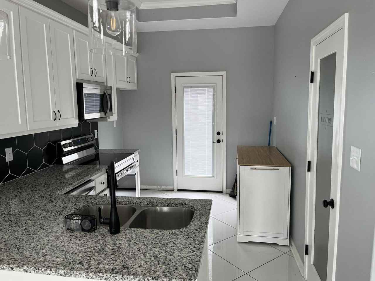 606 E 23rd St - Photo 6 of 21