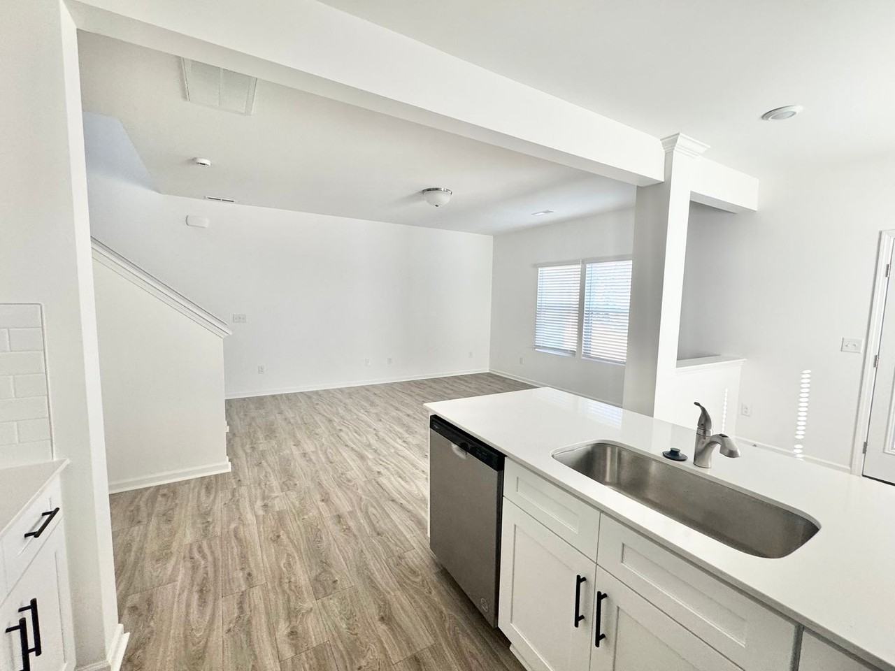 1342 Stork Dr - Photo 5 of 17