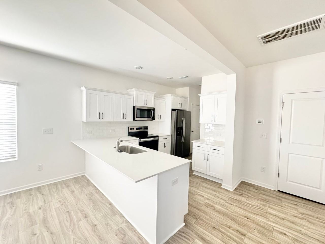 1342 Stork Dr - Photo 7 of 17