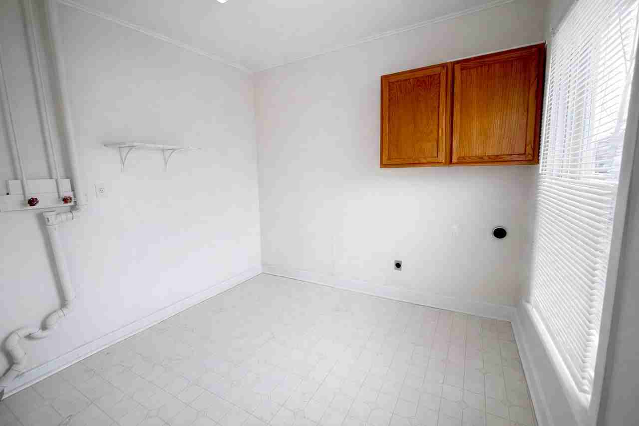 218 N George St - Photo 4 of 20