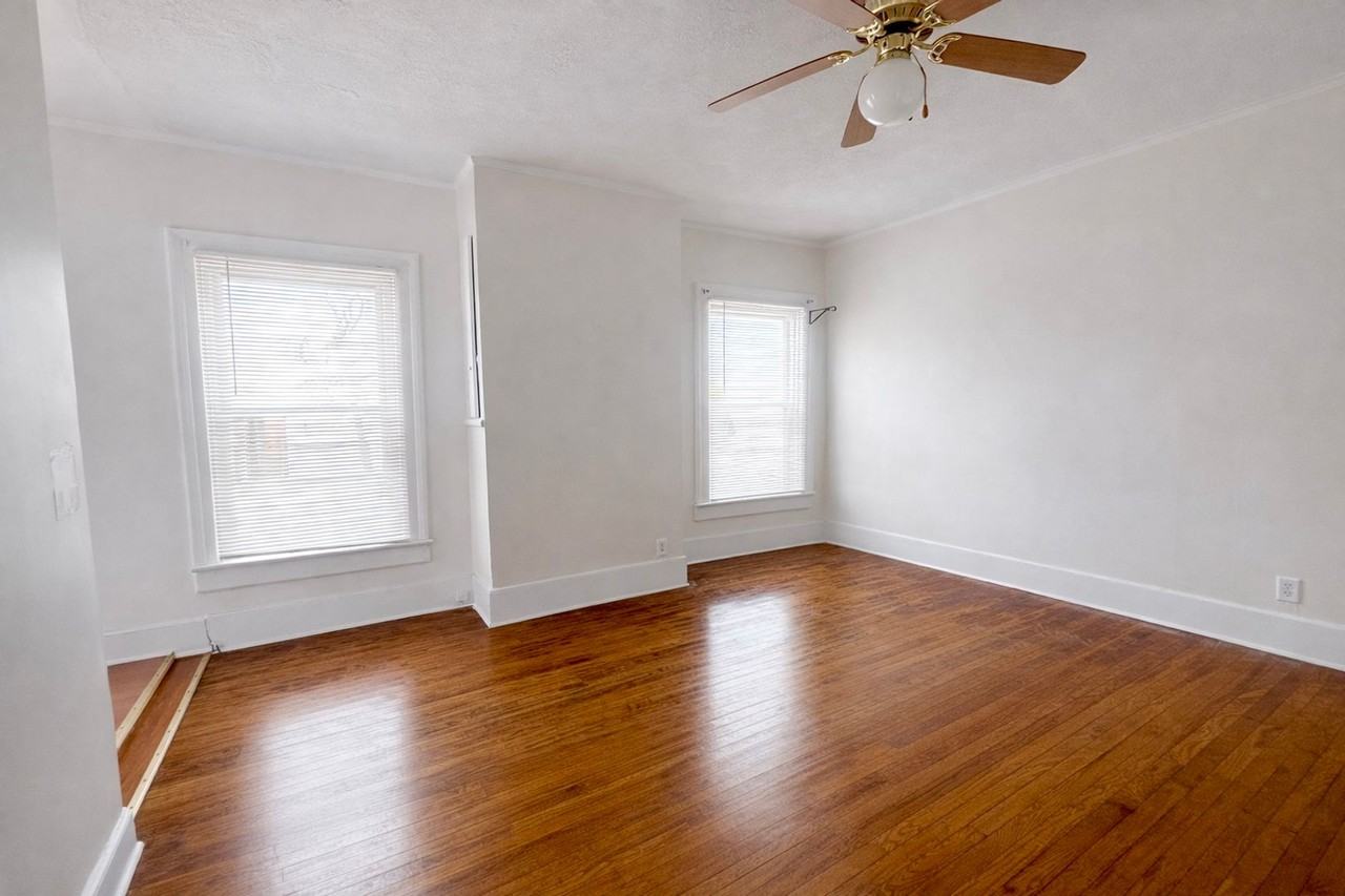 218 N George St - Photo 6 of 20