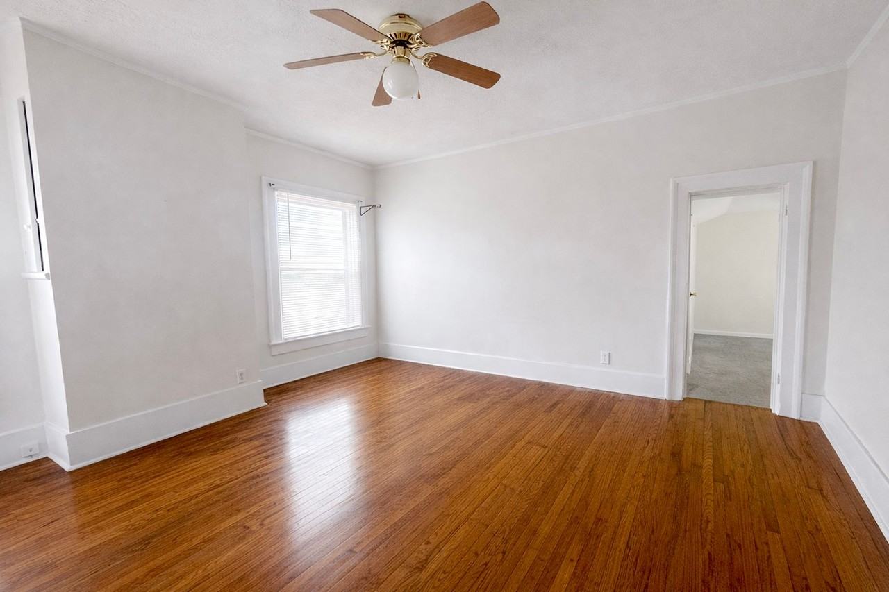 218 N George St - Photo 7 of 20