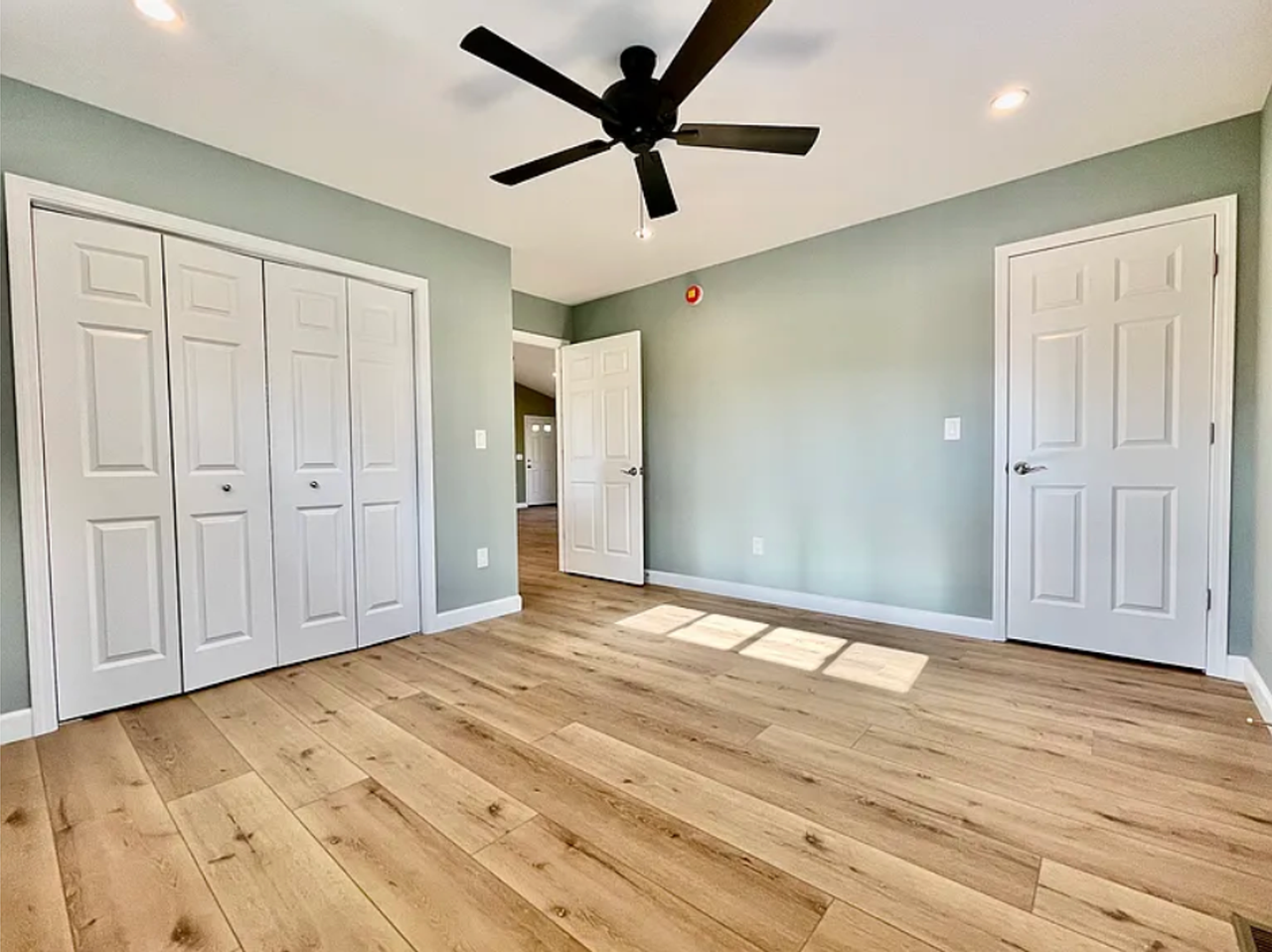 220 Merriman Rd - Photo 5 of 12