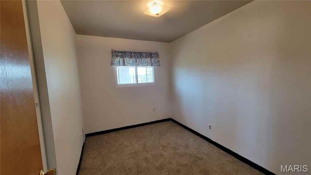 4204 Beauty Ln - Photo 6 of 13