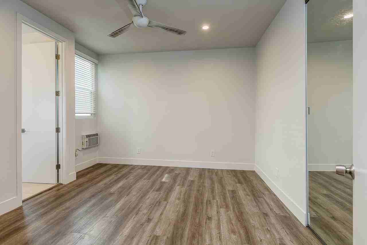 1558 6th Avenue - Photo 6 of 10