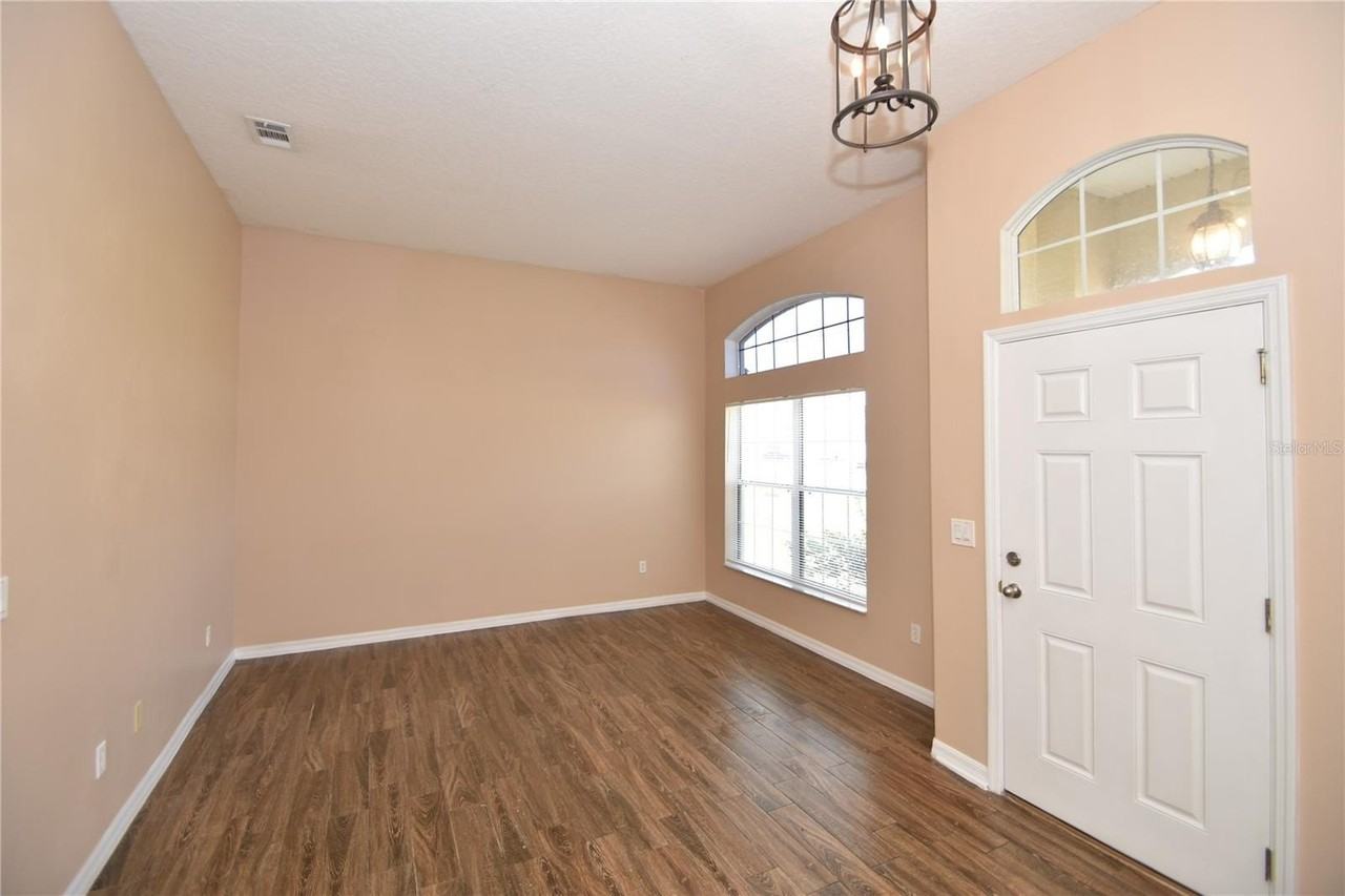 13 Sergeant Ct - Photo 3 of 37