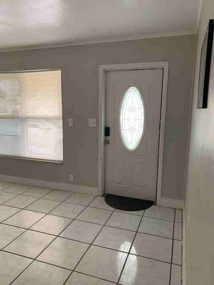 Nw 7th Pl - Photo 6 of 23