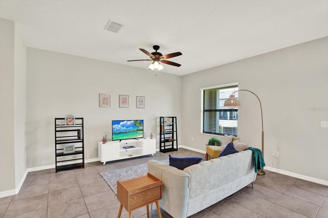 16930 Storyline Dr - Photo 2 of 38