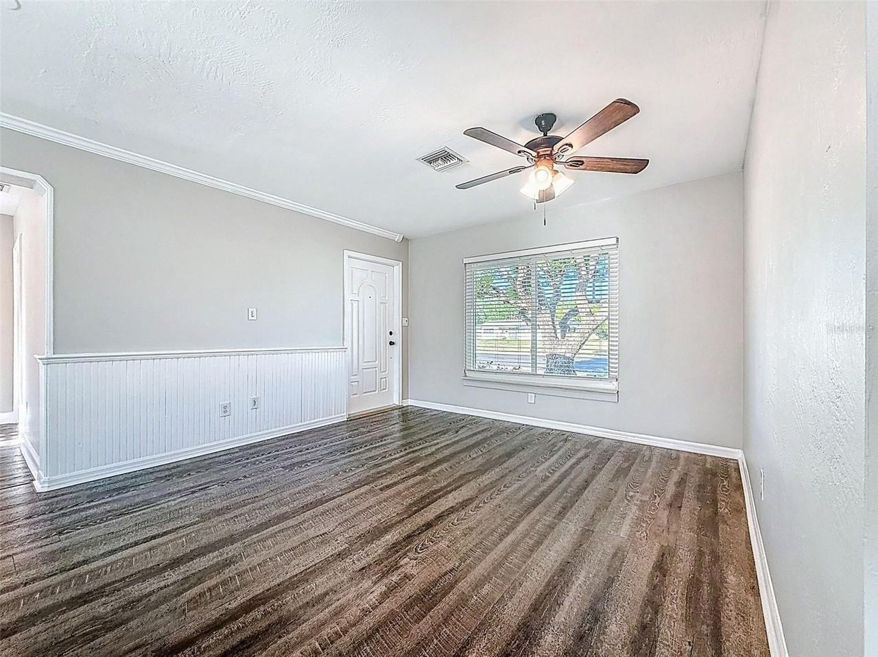 7401 16th St N - Photo 3 of 43