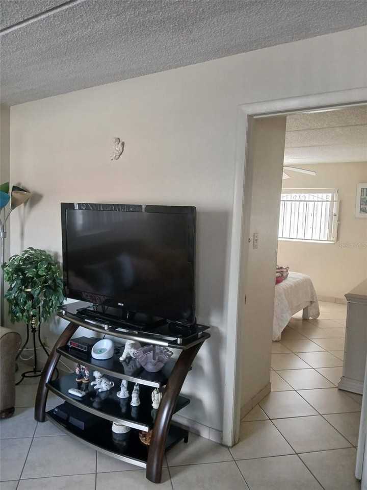 2916 W Wilder Ave - Photo 4 of 11