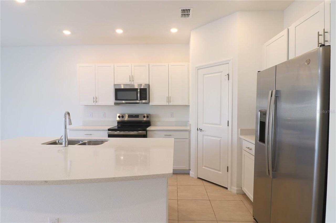 2208 Paravane Way - Photo 6 of 20